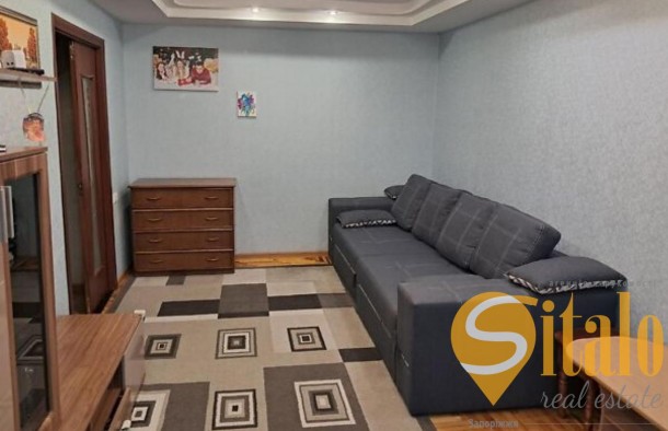 Двокімнатна у центрі Космоса з ремонтом., фото 1