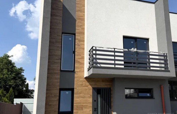 Продаж котеджу у селі Зубра по вул. Лісна передмістя Львова, фото 1