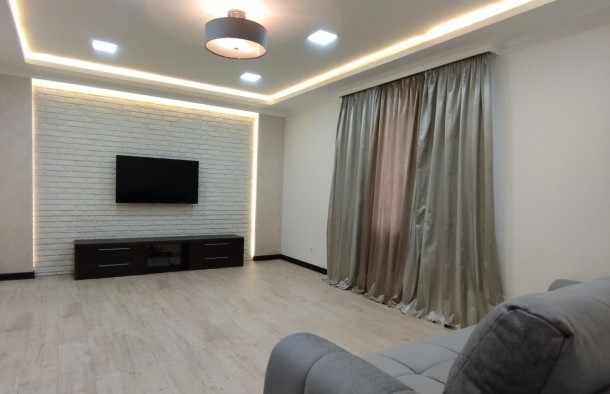 Капітальний маєток з гостьовим будинком та безпечним укриттям., фото 4