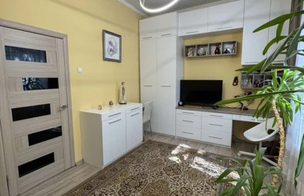 Продаж  Квартира  вул. Меретина Бернарда, Ближній центр, Львів, фото 3