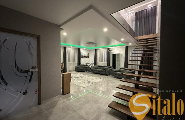 Продається двоповерхова 4кімнатна квартира з дизайнерським ремонтом у сучасному будинку на вул. Дж.Вашингтона. Площа  165 м²., фото 2