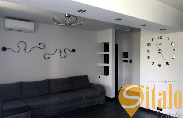 Продаж 2х кімнт. квартири студії площа Маяковського., фото 1