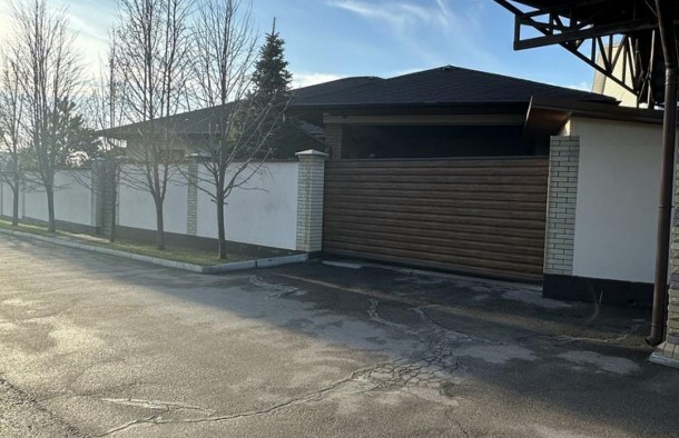 Продається затишний будинок з закритою територією, фото 1