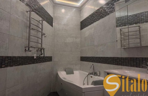 Продається простора дизайнерська квартира 116,9 м² у самому центрі Львова на вул. Івана Франка., фото 4
