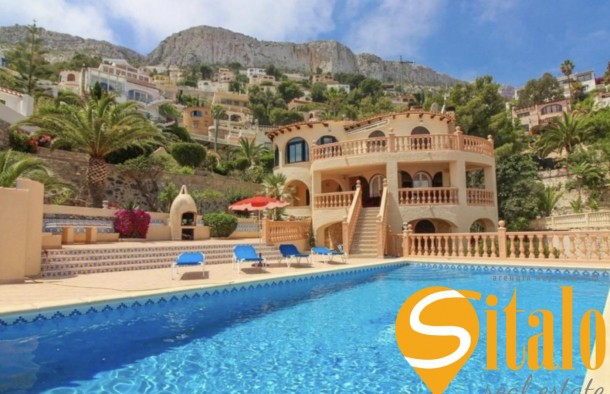 Вілла з басейном в Кальпе з неймовірними видами на море на гору Пеньйон де Іфач, фото 1