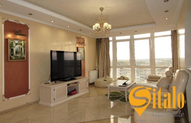 Продаж 2к квартири 74 кв. м  на вул. Зодчих, фото 1