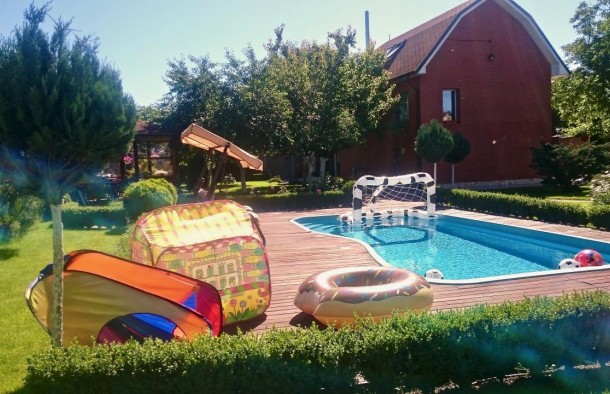 Дом с 12 сотками бассейном на Садовой 2 км от метро Славутич, фото 1