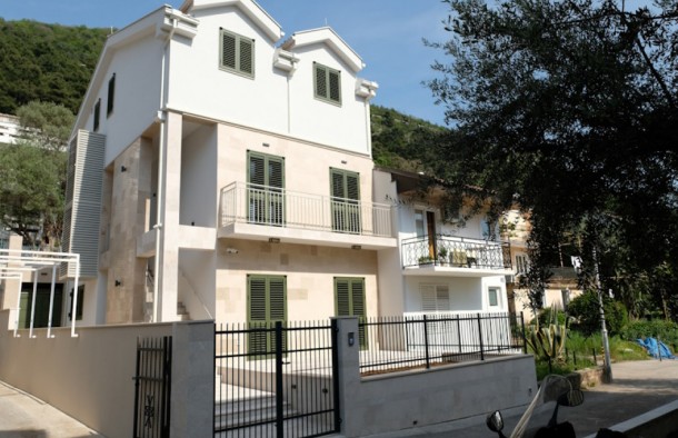 Продаж будинків і Вілл в Чорногорії в Будві Bd014214bd_s7500, фото 1