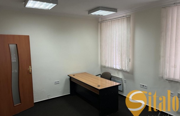 Оренда _ комерційне приміщення офіс, салон, турфірма ближнійцентр місто Львів, вулиця Личаківська, фото 2