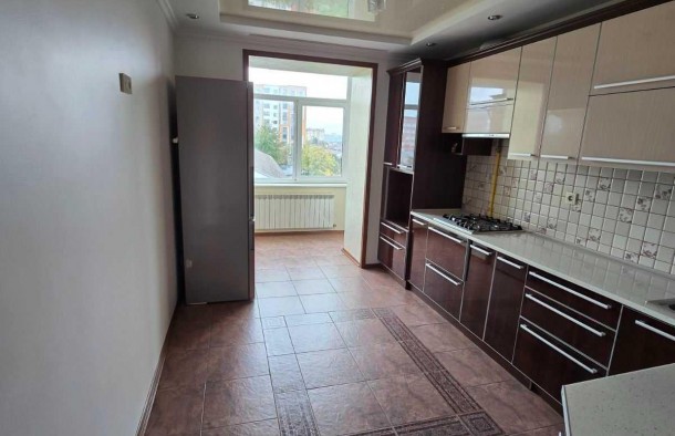 Продаж 2 кім квартири, 70 кв.м., з ремонтом і меблями, фото 2