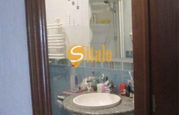 Продається трикімнатна квартира у центральному районі Києва з закритою територією., фото 3