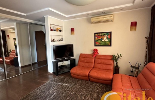 Затишна, простора квартира із сучасним ремонтом., фото 1