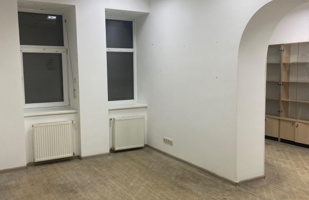 Оренда фасадне комерційне приміщення офіс, салон, магазин вулиця Пекарська центр місто Львів, фото 4