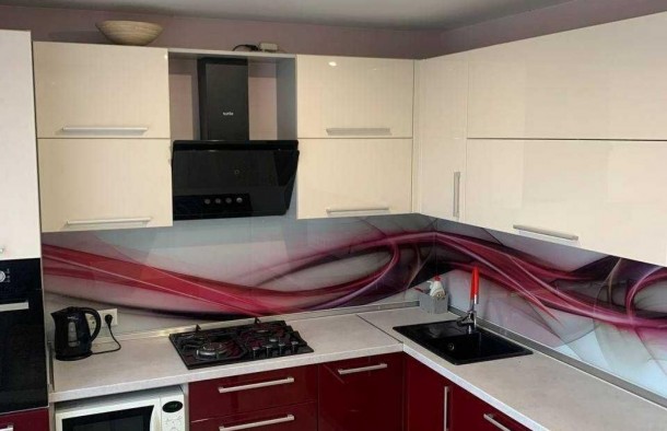 Трикімнатна з гарним ремонтом , меблями та технікою., фото 1