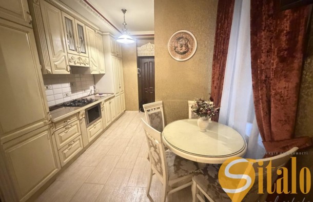 Оренда  Квартира  пл. Катедральна, Галицький район, Львів, фото 1