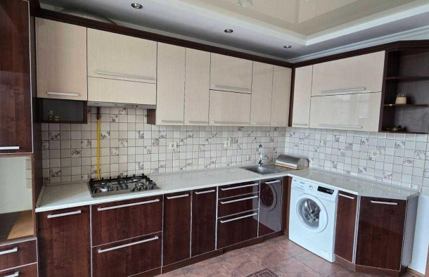 Продаж 2 кім квартири, 70 кв.м., з ремонтом і меблями, фото 1