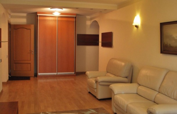 Продаж 3к квартири 81 кв. м  на вул. Срібнокільска 20 м. Осокорки, фото 2