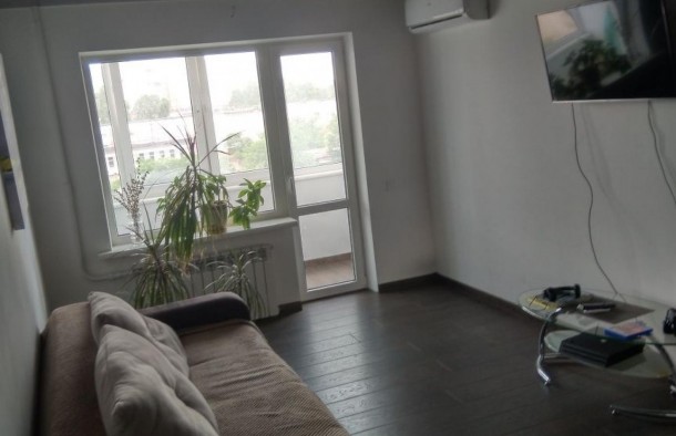 Трикімнатна з ремонтом у центрі Південного мкрн., фото 1