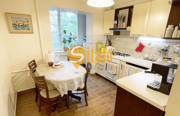 Вул. Зодчих.  Ремонт, низький поверх.  Прт Курбаса,  швидкісний трамвай, фото 1