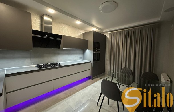 Продається двоповерхова 4кімнатна квартира з дизайнерським ремонтом у сучасному будинку на вул. Дж.Вашингтона. Площа  165 м²., фото 13