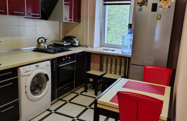 Продам двокімнатну з ремонтом та меблями, космос., фото 1