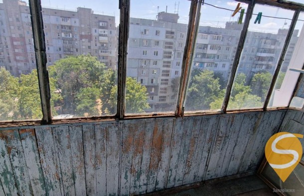 Продаж квартири по вул. Комарова, фото 4