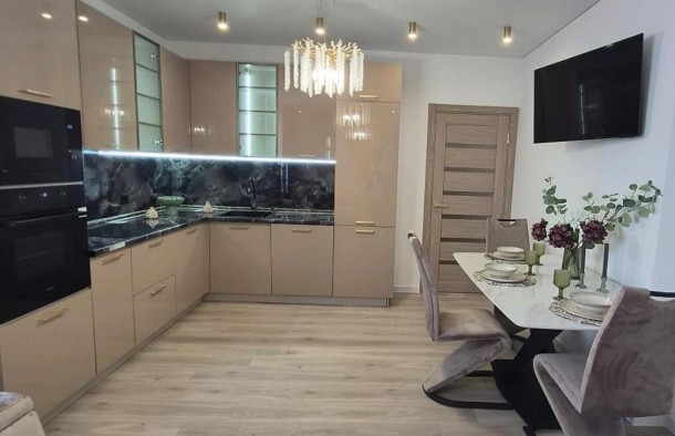 Продажа 2к квартиры 80 кв. м  на ул. Николаевская 6  ID 34518672, фото 1
