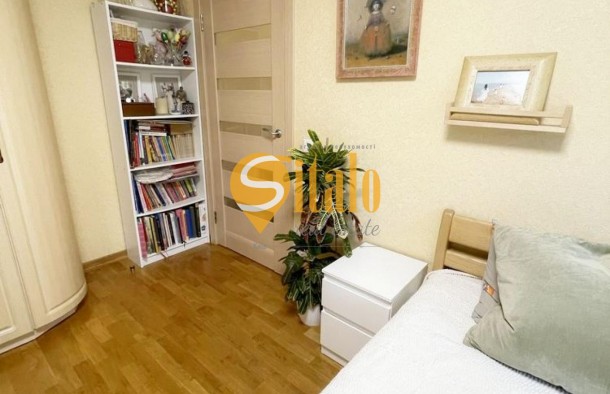 Вул. Зодчих.  Ремонт, низький поверх.  Прт Курбаса,  швидкісний трамвай, фото 9