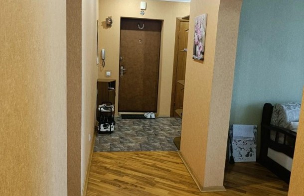 Продаж квартири по вул. Автозаводська, фото 1