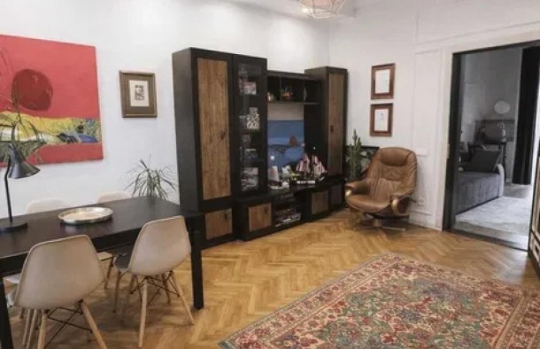 Простора дворівнева квартира  у триповерховому будинку в центральній частині Львова на вулиці Луцького з власним подвірям та гаражем, фото 11