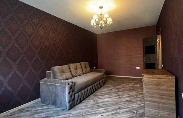 Продається 2 кімнатна з ремонтом та меблями в самому Центрі, фото 2