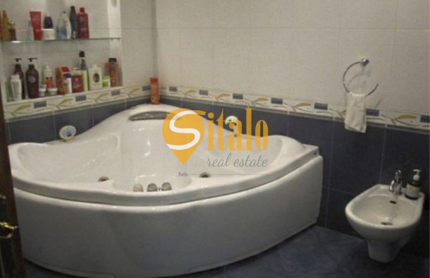 Продається трикімнатна квартира у центральному районі Києва з закритою територією., фото 4