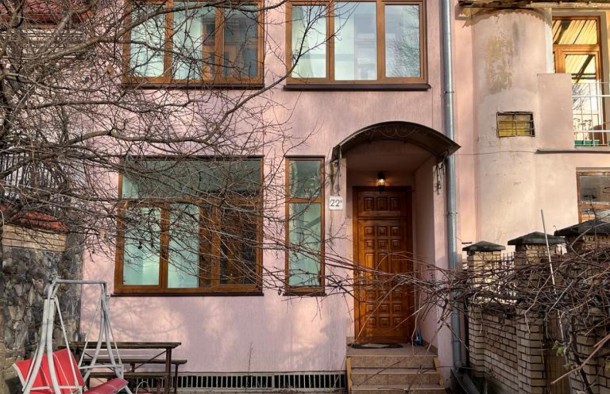 2 поверховий цегляний будинок у центрі Львова поруч зі спортивнорозважальним центром LEOLAND, вулиця Мельника, місто Львів, фото 1