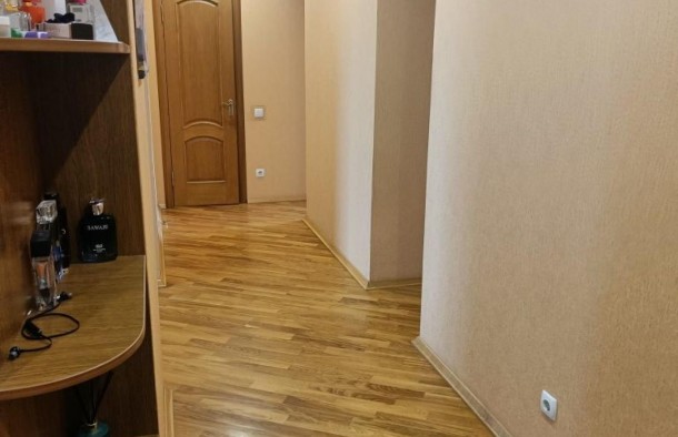 Продаж квартири по вул. Автозаводська, фото 2