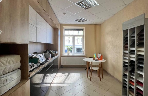 Комерційне приміщення , торгівельна площа, нежитлове на вул.Героїв УПА м.Львів, фото 1