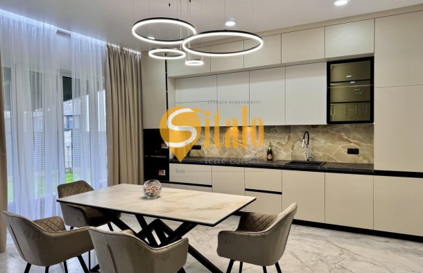 Невеликий будинок в котеджному містечку, фото 1