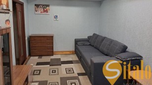 Двокімнатна у центрі Космоса з ремонтом.