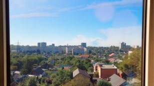 Двокімнатна на Космосі.