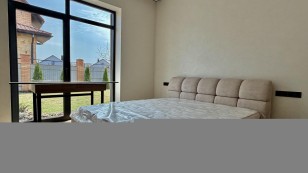 Одноповерховий будинок з сучасним ремонтом на закритій території, Осокорки