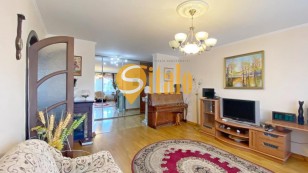 БЕЗ КОМІСІЇ Прт Леся Курбаса  Роздільні кімнати, двостороння, низький поверх  Швидкісний трамвай