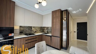 Продаж 2 кім квартири в центрі з ремонтом і меблями