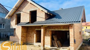 Двоповерховий будинок  Крихівці