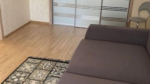 Однокімнатна  з ремонтом на  Південному мкрн