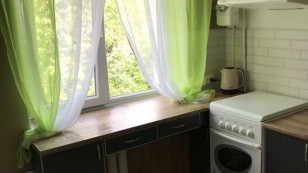 Продам двокімнатну на Космосі.