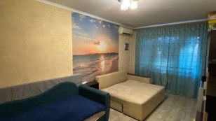 Продаж однокімнатна  3 південий мкрн. Піски.