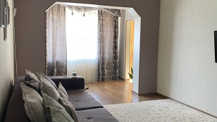 Трикімнатна на 4 Південному мкрн.