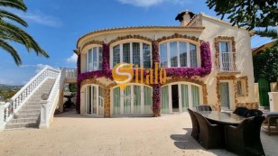 Будинок з панорамним видом на долину та гори, Кальпе.