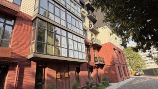 2 кімнатна квартира в елітній малоповерховій новобудові по вулиці Чупринки , місто Львів