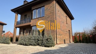Якісний будинок з центральними комунікаціями, газ, 600 м до Києва