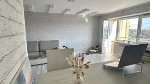 Продаж 3 кімнатної квартири  з ремонтом в новобудові  місто Малехів